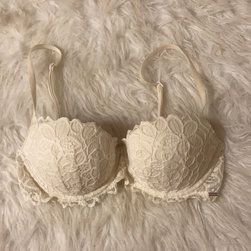 PINK Victoria’s Secret 32D Balconette Push-Up Bra in Cream